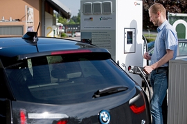 Schnellladestationen an der Autobahn