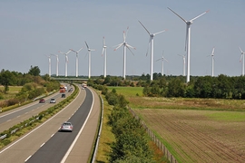 Autobahn A 31 bei Papenburg mit Windrädern