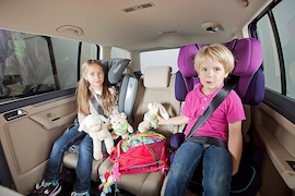 Ein guter Kindersitz muss auch zum Auto passen