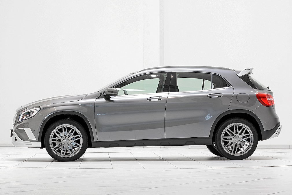 Brabus Mercedes GLA - 19 Zoll Rädern und Höherlegung