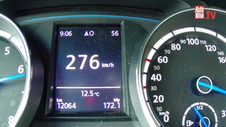 Tachonadel schlägt bei 276 km/h an