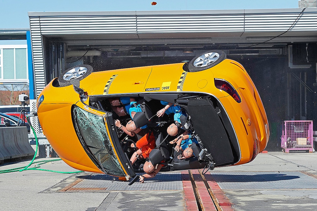 ADAC-Überschlagstest: VW Golf Cabrio