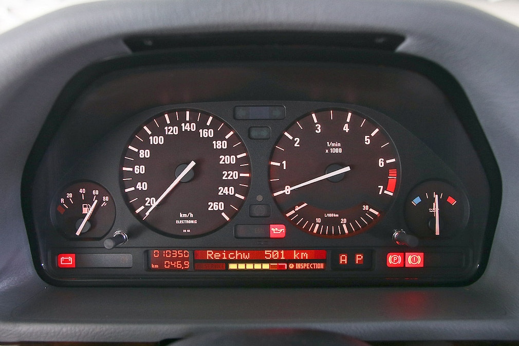 BMW 540i (E34) BMW 540i (E34)