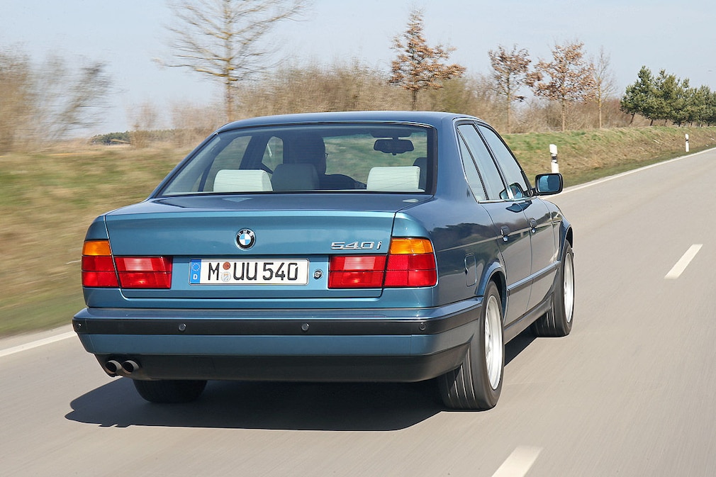 BMW 540i (E34) BMW 540i (E34)