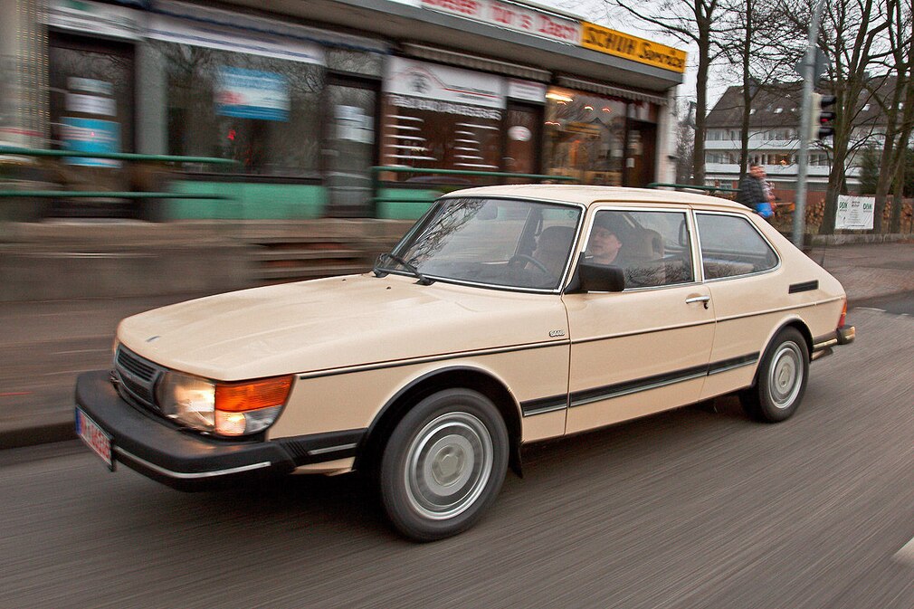 Saab 900i