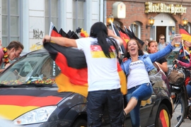 Fußball-WM 2014: Deutsche feiern Sieg gegen Portugal