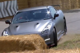 Nissan GT-R Nismo Crash Goodwood