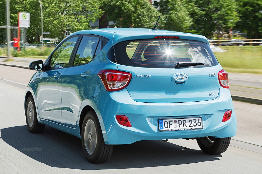 Hyundai i10 1.0 blue