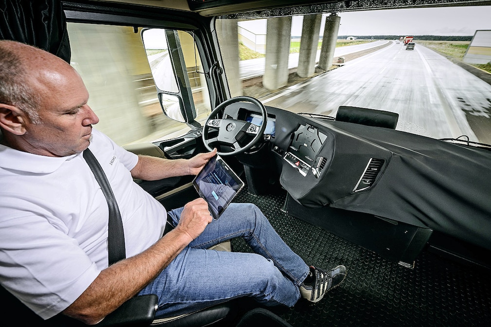 Autonomer Mercedes Lkw
