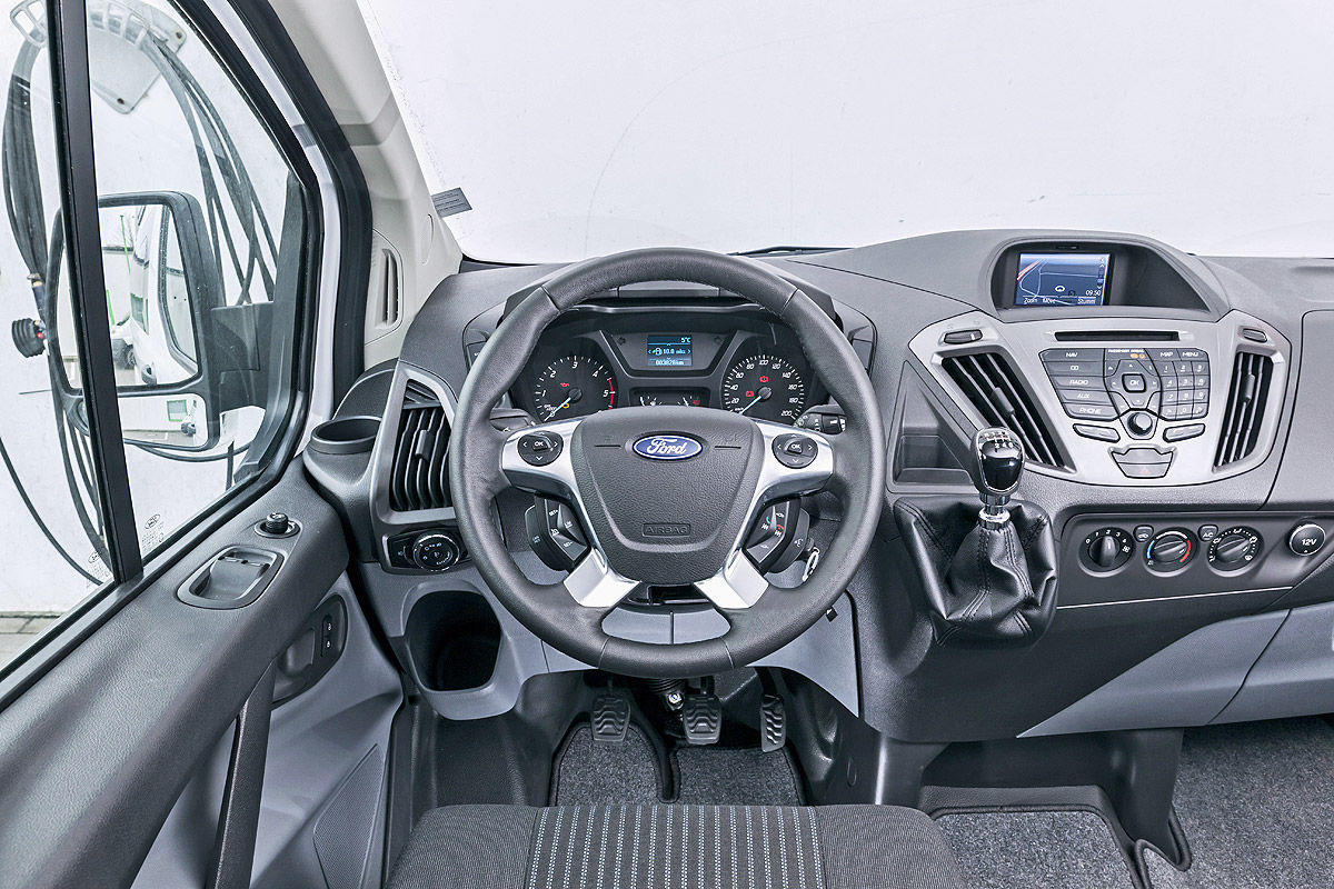 Форд транзит кабина. Ford Transit Custom 2019. Ford Transit 2014 салон. Ford Transit 2017 салон. Форд Транзит, 2017 год салон.