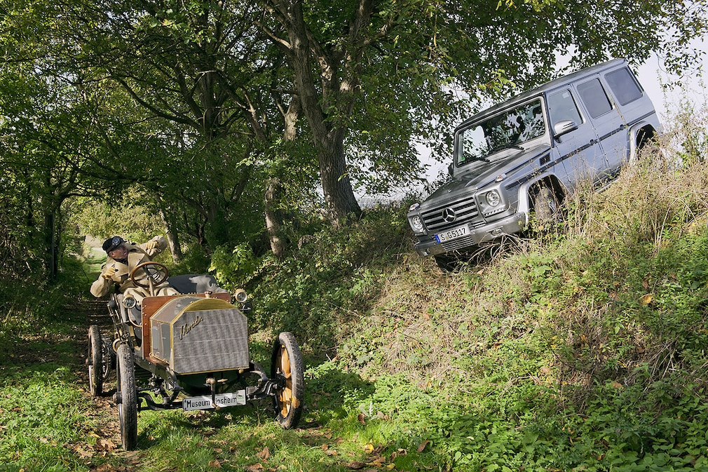Mercedes Simplex 35 PS Vierzylinder 5319 ccm, 70 km/h (1905 bis 1909) im Vergleich mit einem Mercedes G-Modell (1979)