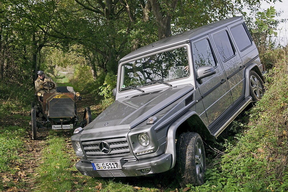 Mercedes Simplex 35 PS Vierzylinder 5319 ccm, 70 km/h (1905 bis 1909) im Vergleich mit einem Mercedes G-Modell (1979)