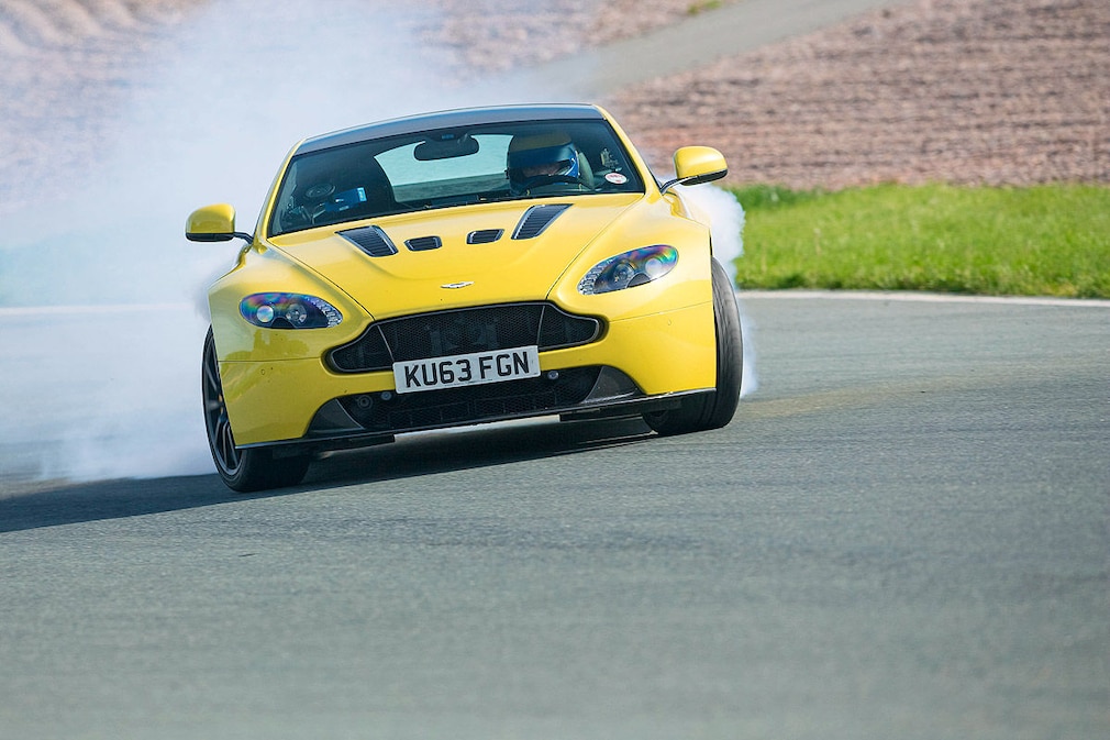 Aston Martin V12 Vantage S Aston Martin V12 Vantage S