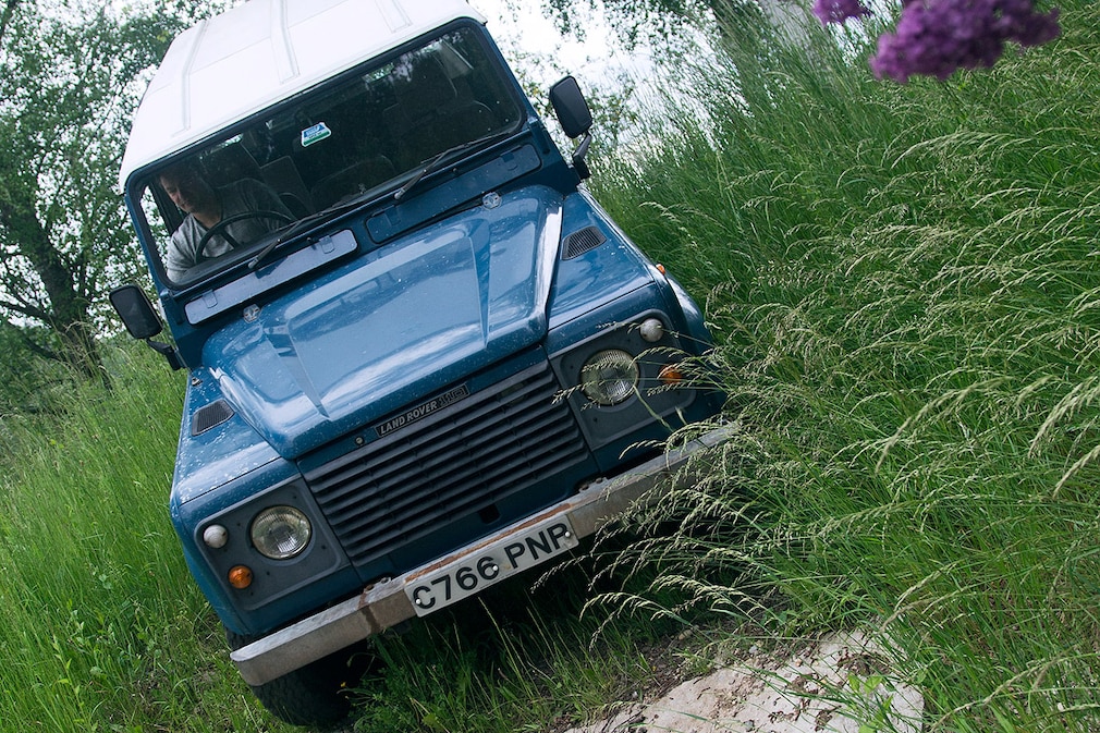 Land Rover 110 County V8