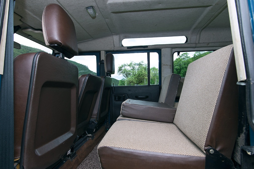 Land Rover 110 County V8