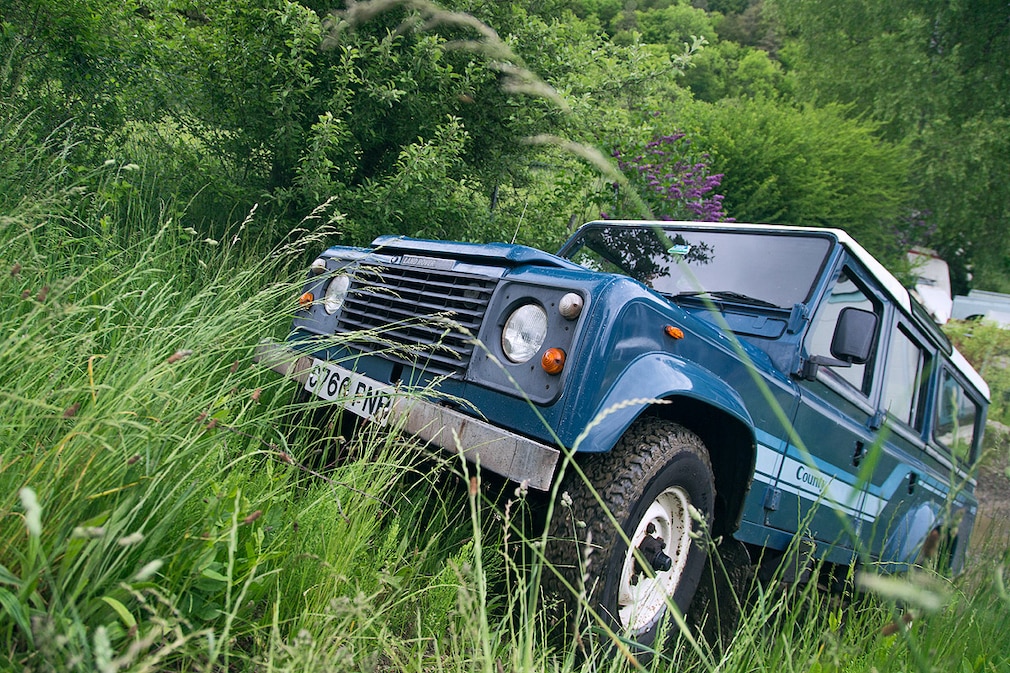 Land Rover 110 County V8