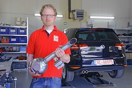 Tuning-Experte Lars Jakumeit mit V8-Sound-Generator