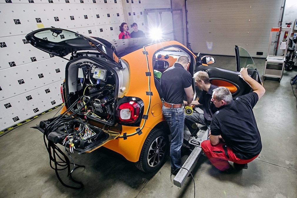Crashtest Smart fortwo gegen Mercedes S-Klasse
