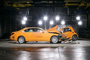 Crashtest Smart fortwo gegen Mercedes S-Klasse