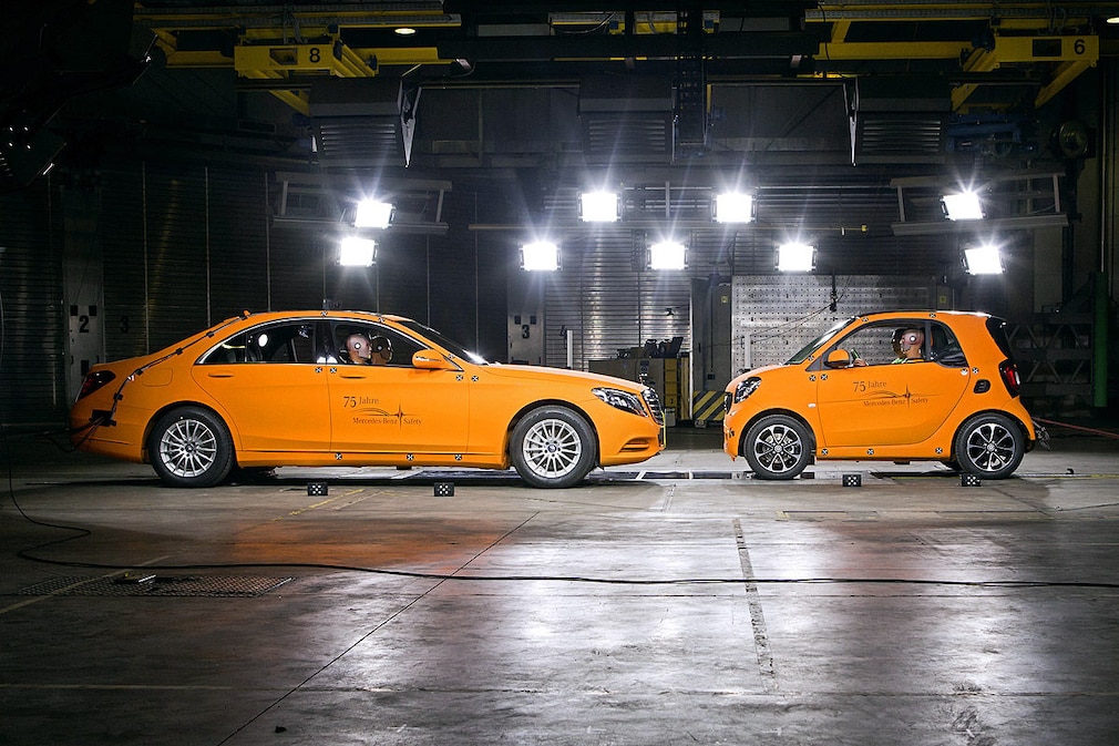 Crashtest Smart fortwo gegen Mercedes S-Klasse
