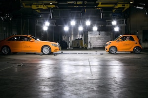Crashtest Smart fortwo gegen Mercedes S-Klasse