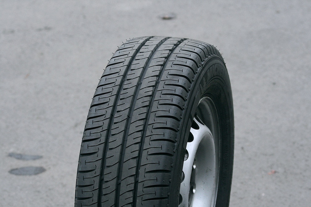 Reifen für Wohnmobile AUTO 16 C) im R (Dimension Test 235/65 - BILD