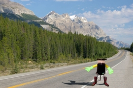 Fotomontage Hitchbot in den Rocky Mountains