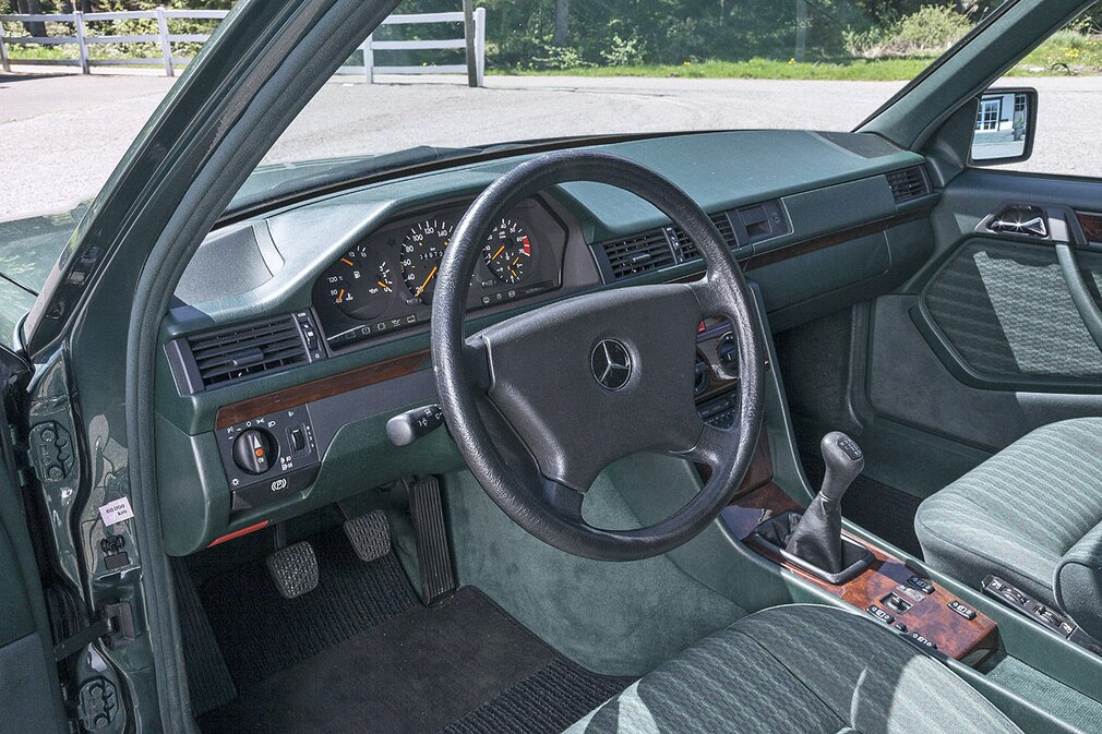 Mercedes 230 TE  W 124