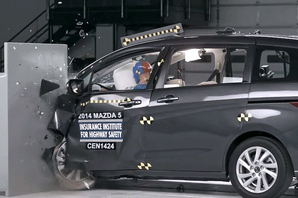 IIHS crash test   Mazda 5