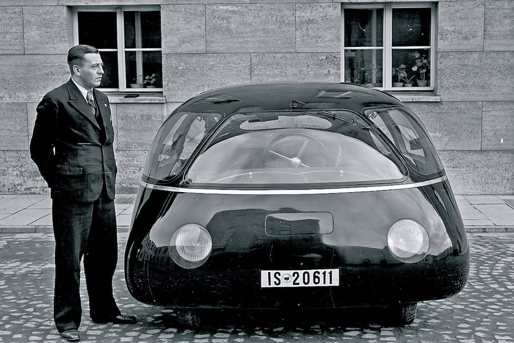 Karl Schlör mit seinem  Schlörwagen