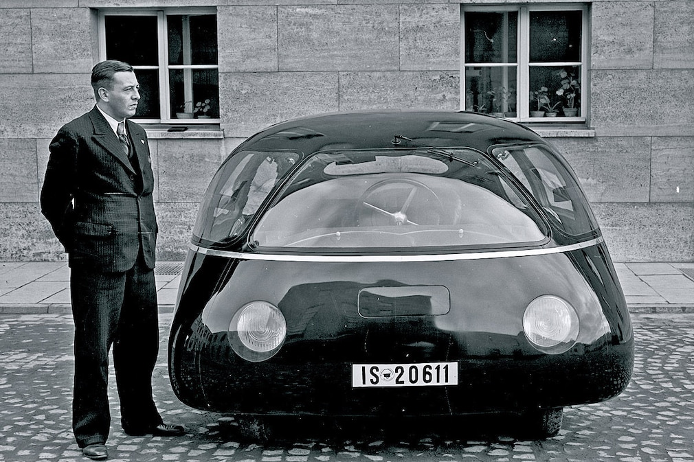 Karl Schlör mit seinem  Schlörwagen