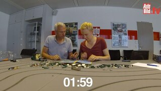 Autos aus bunten Steinen