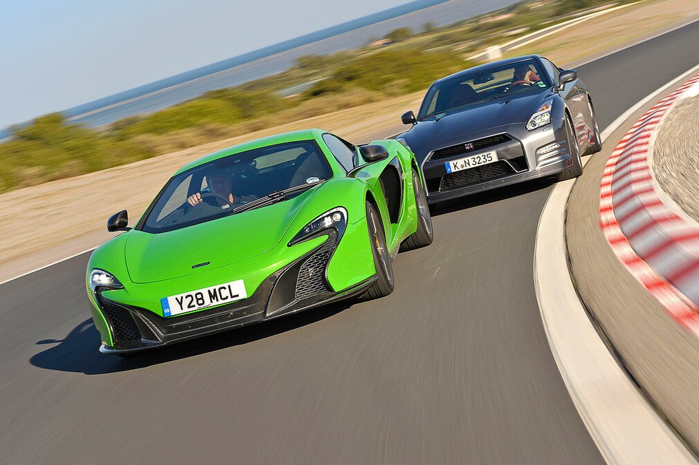 McLaren 650S Nissan GT-R