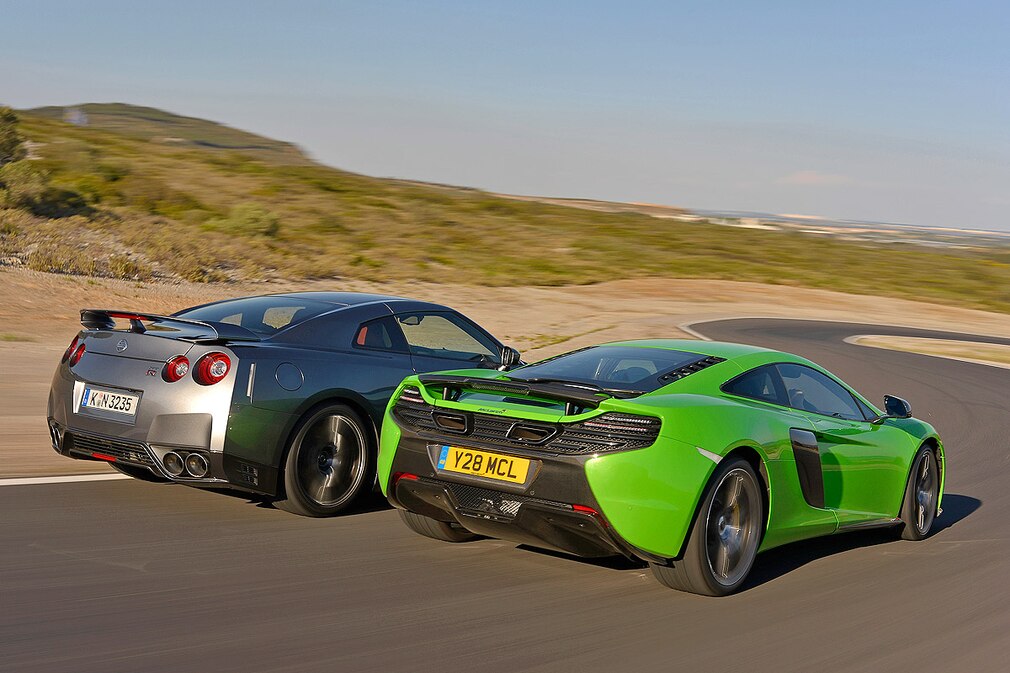 McLaren 650S Nissan GT-R