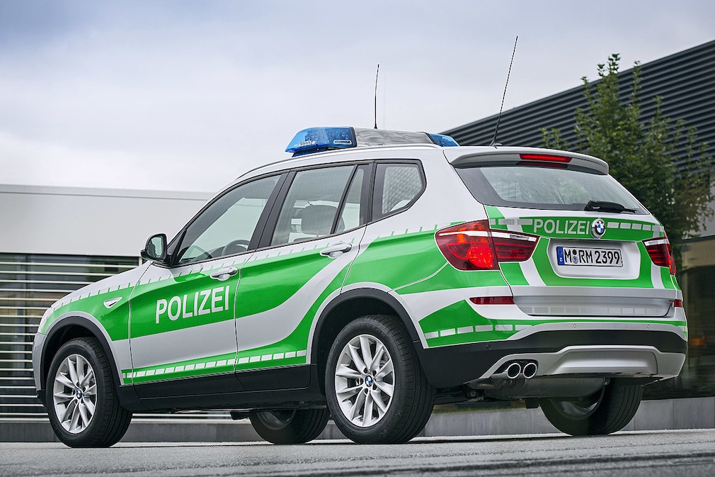 BMW X3 xDrive20d als uniformiertes Polizeieinsatzfahrzeug auf der GPEC in Leipzig