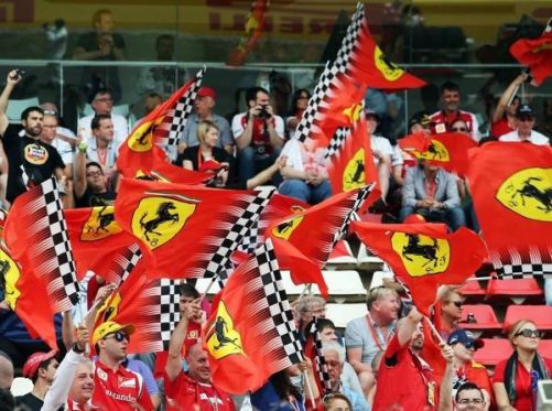 Die Ferrari-Fans feiern ihre Scuderia auch, wenn es keinen echten Anlass gibt