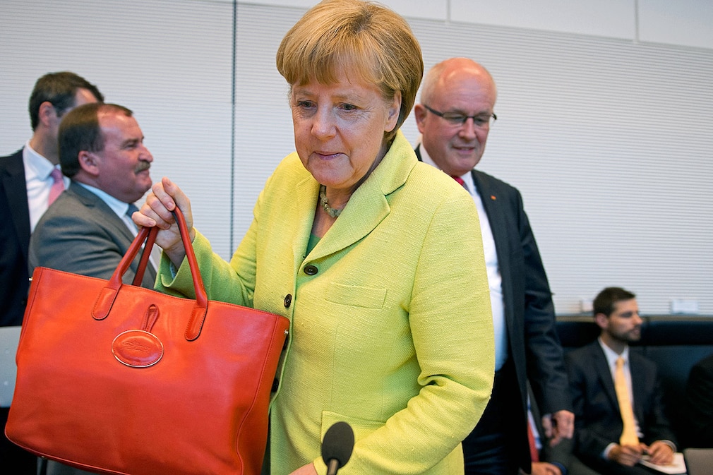 Bundeskanzlerin Angela Merkel (CDU) kommt am 08.09.2014 im Reichstag in Berlin zur CDU/CSU-Fraktionssitzung