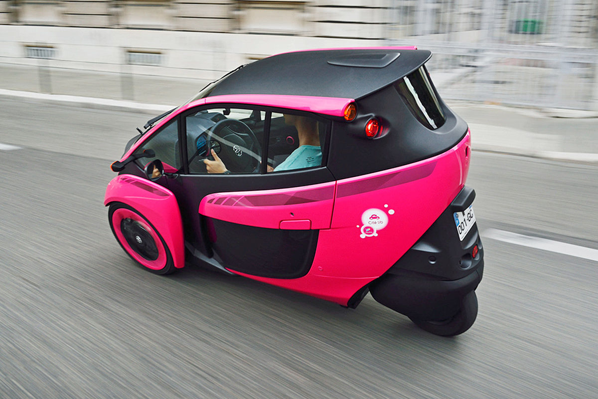 Toyota i-Road fahrend