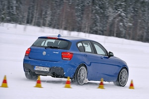 BMW M 135i, Winterreifen-Test, Bremsen auf Schnee