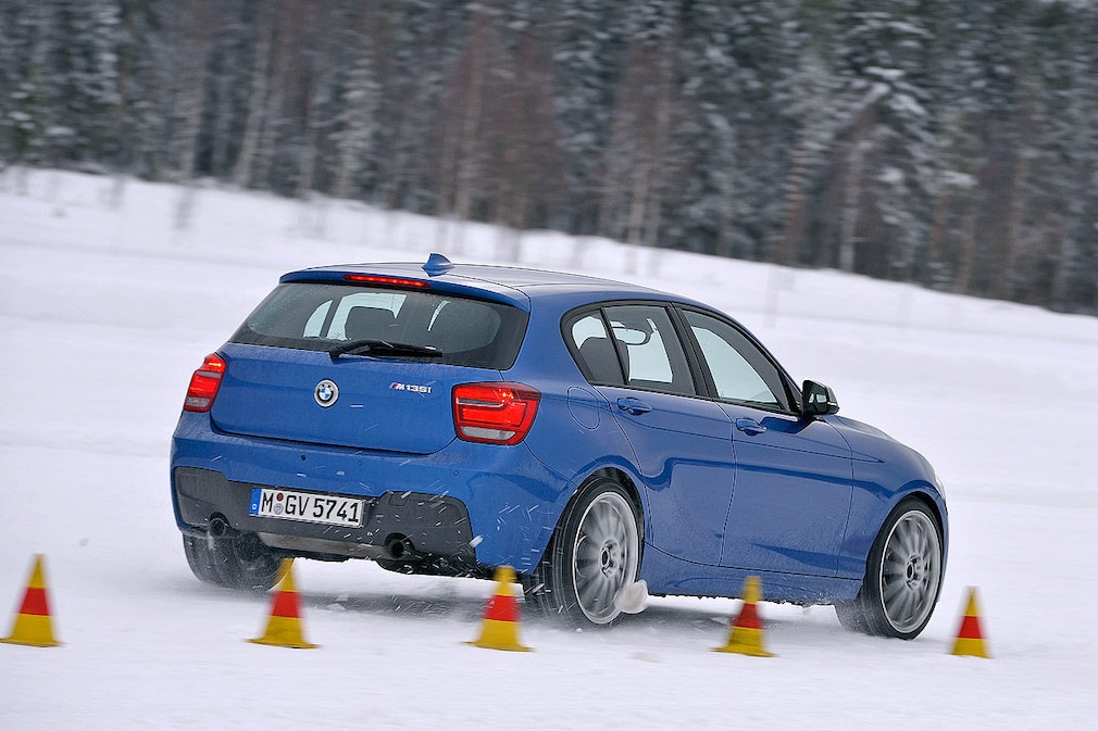 BMW M 135i, Winterreifen-Test, Bremsen auf Schnee
