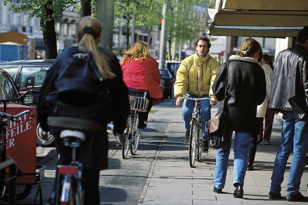 Radfahrer auf falscher Seite