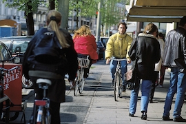 Radfahrer auf falscher Seite