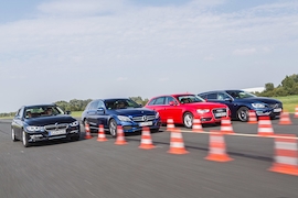 Vier Mittelklasse-Kombis im Test