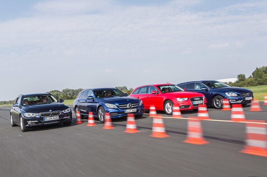 Vier Mittelklasse-Kombis im Test