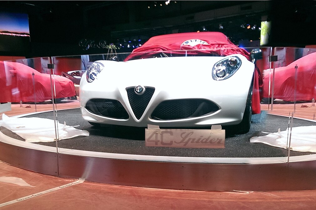 Pariser Autosalon Rundgang - Alfa Romeo 4C Spider