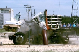Crashtest Texas A&M Transportation Institute (TTI) Lkw gegen Barriere