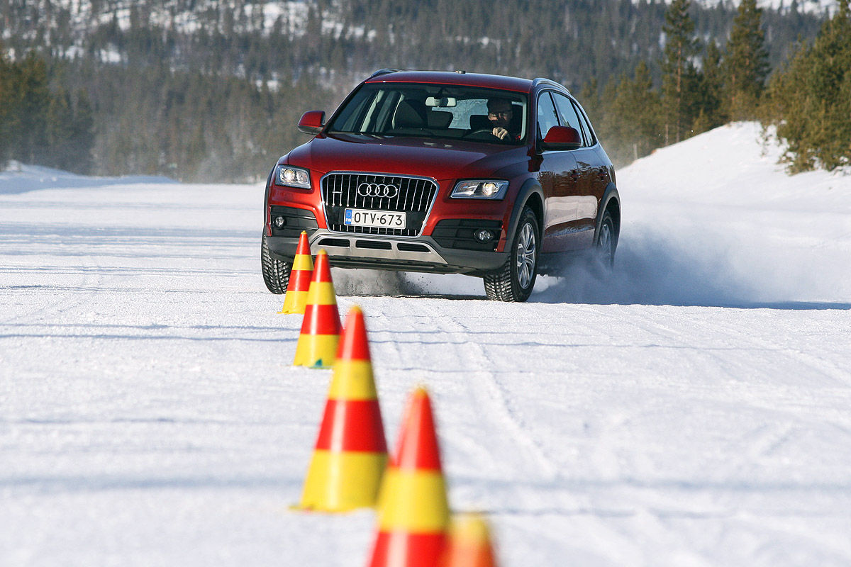 Winterreifen-Test, Audi Q5, Slalom