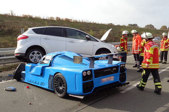 Unfall mit Fahlke Larea GT auf der A1