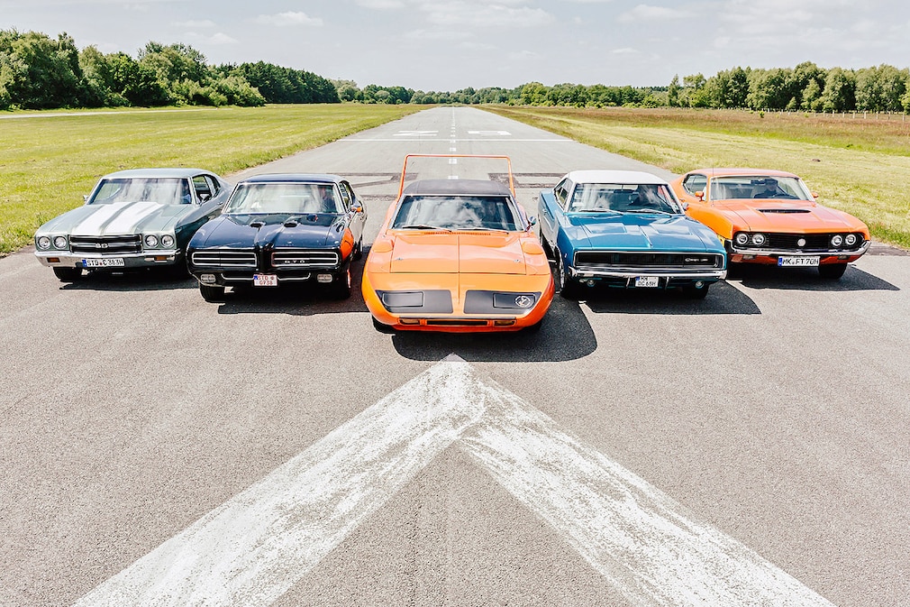 Chevrolet Chevelle SS 350 Dodge Charger 440 Ford Torino GT 429 Plymouth Road Runner Superbird Pontiac GTO