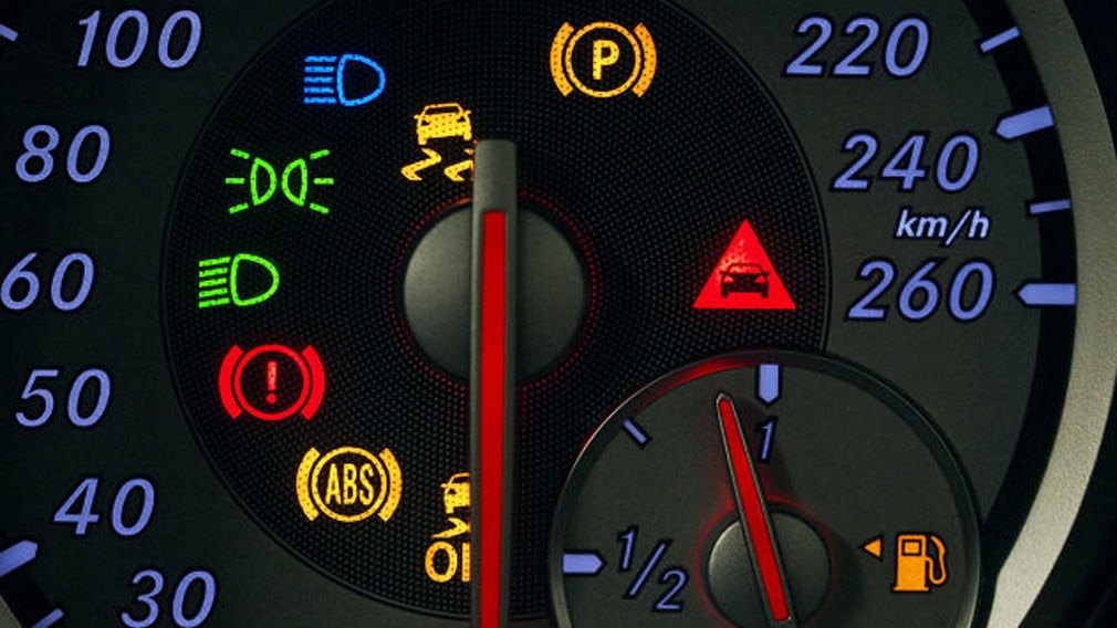 Kontrolllampen im Auto leuchten rot: sofort anhalten